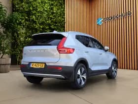 Volvo XC40 thumbnail 2