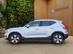 Volvo XC40 thumbnail 4