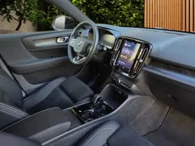 Volvo XC40 thumbnail 3