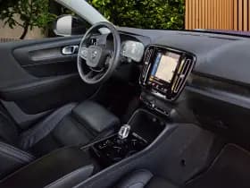 Volvo XC40 thumbnail 3