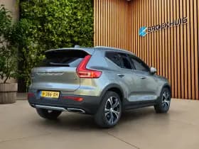 Volvo XC40 thumbnail 2