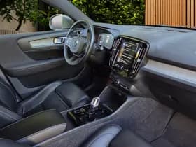 Volvo XC40 thumbnail 3