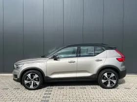 Volvo XC40 thumbnail 2
