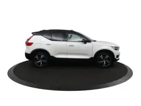 Volvo XC40 thumbnail 3