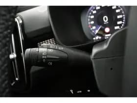 Volvo XC40 thumbnail 40
