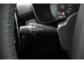Volvo XC40 thumbnail 25