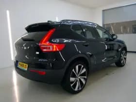 Volvo XC40 thumbnail 3