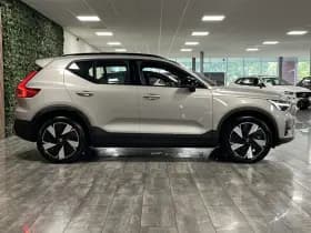Volvo EX40 thumbnail 7