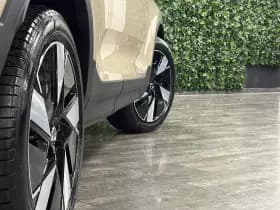 Volvo EX40 thumbnail 8