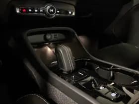 Volvo XC40 thumbnail 40