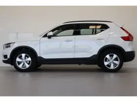 Volvo XC40 thumbnail 2