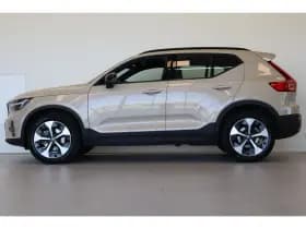 Volvo XC40 thumbnail 2