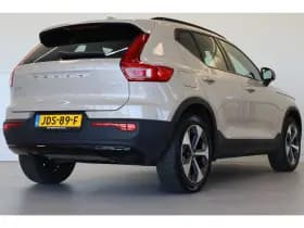 Volvo XC40 thumbnail 3