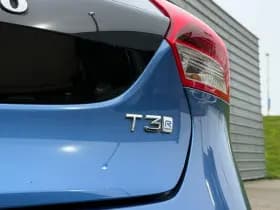 Volvo V40 thumbnail 11