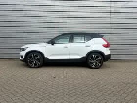 Volvo XC40 thumbnail 2
