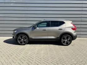 Volvo XC40 thumbnail 2