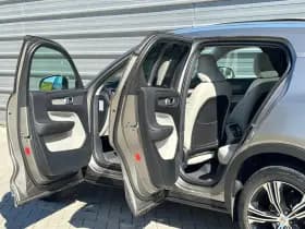 Volvo XC40 thumbnail 5