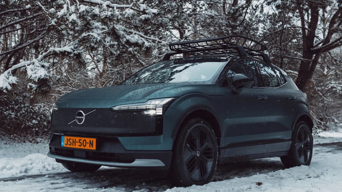 Volvo EX30 — foto 1