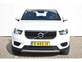 Volvo XC40 thumbnail 2