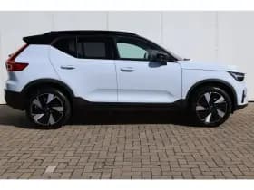 Volvo EX40 thumbnail 4