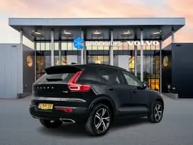 Volvo XC40 thumbnail 3