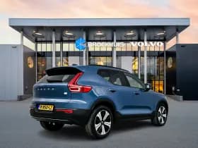 Volvo XC40 thumbnail 3