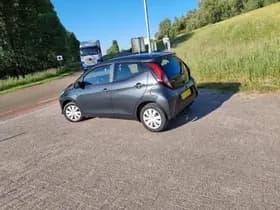 Toyota Aygo 1.0 VVT-i x-fun airco,elektrische ramen thumbnail 3
