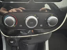 Renault Clio thumbnail 16