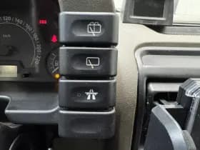 Land Rover Discovery thumbnail 24