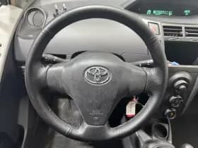 Toyota Yaris thumbnail 14