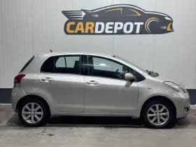 Toyota Yaris thumbnail 4
