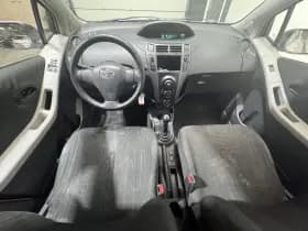 Toyota Yaris thumbnail 10