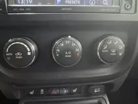 Jeep Compass thumbnail 16