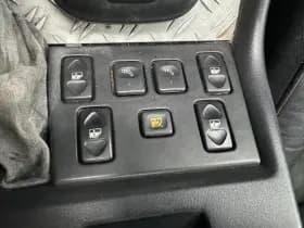 Land Rover Discovery thumbnail 21