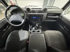 Land Rover Defender thumbnail 12
