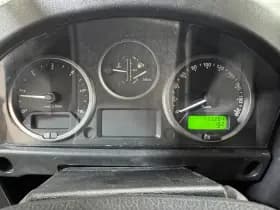 Land Rover Defender thumbnail 13