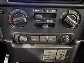 Land Rover Defender thumbnail 16