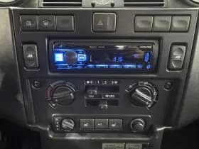 Land Rover Defender thumbnail 17