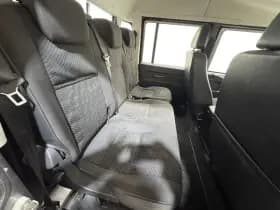 Land Rover Defender thumbnail 21