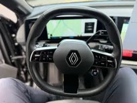 Renault Mégane E-Tech thumbnail 2