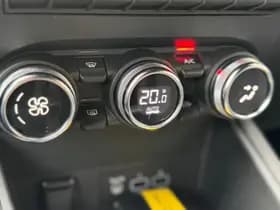 Renault Captur thumbnail 26