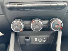 Renault Clio thumbnail 10
