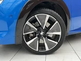 Peugeot E-208 EV GT Pack 50 kWh thumbnail 4