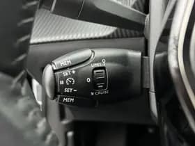 Peugeot E-2008 EV Allure Pack 50 kWh thumbnail 24