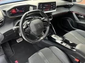 Peugeot 2008 PureTech 130 GT thumbnail 3