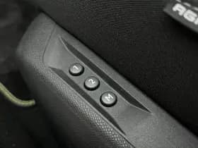 Peugeot 308 Plug-in Hybrid 225 GT thumbnail 38