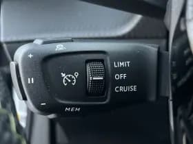 Peugeot E-2008 EV GT 54 kWh thumbnail 24