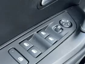 Peugeot E-2008 EV GT 54 kWh thumbnail 26