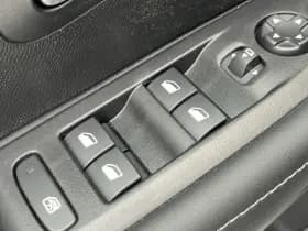 Peugeot 208 Hybrid 110 e-DCS6 Allure thumbnail 25