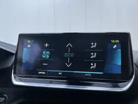 Peugeot E-2008 EV GT 50 kWh thumbnail 15